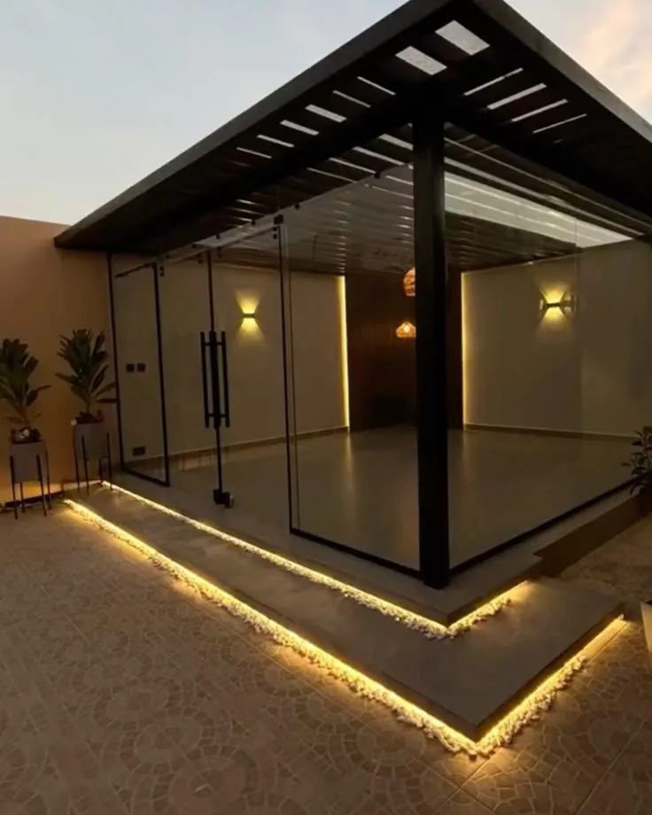 بتصميم هندسي مجلس زجاجي انيق في جدة ومكة